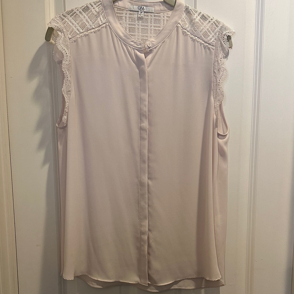 Q&A Elegant Lace Trim Sleeveless Blouse